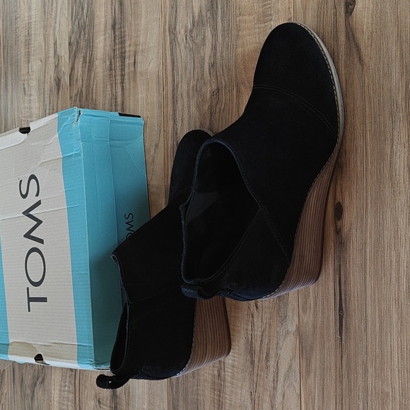 NIB Toms Black Suede Marta Wedges - Picture 3 of 7